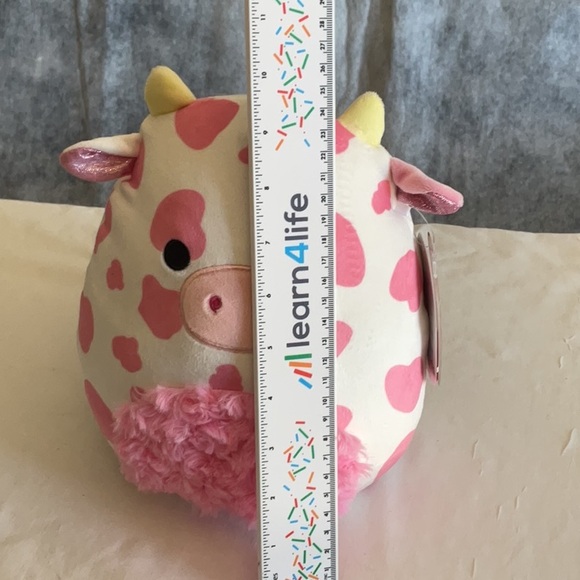 SQUISHMALLOW 9.5”VALENTINES EVANGELICA THE COW - Picture 9 of 9